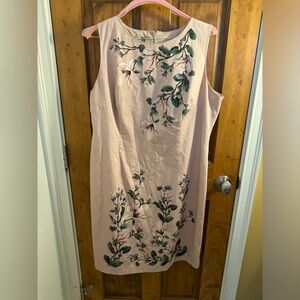 Hobbs Dress, Pink with Beautiful Floral details. Size 14 US.